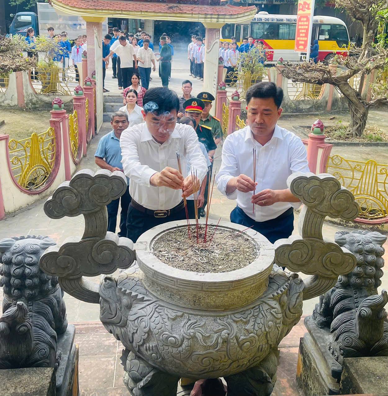 Anh-tin-bai